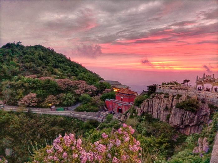 태산 정상에 비친 황홀한 저녁노을 태산 정상에 비친 황홀한 저녁노을_fororder_t1