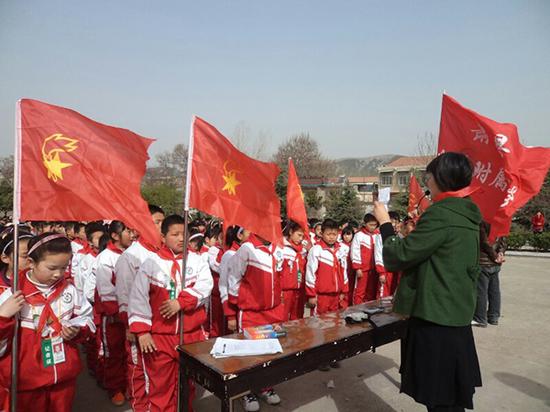 女教师肺切除术后49天返校复工：闲着是资源浪费