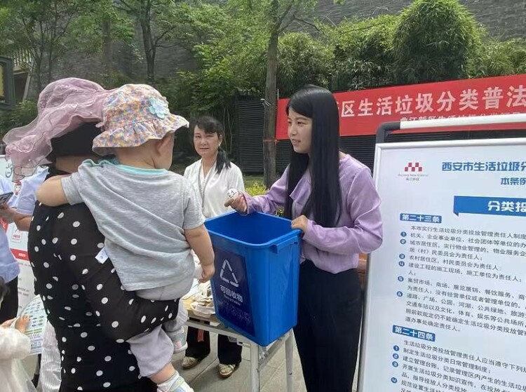 西安曲江新区:普法宣传进社区 现场讲法暖民心_fororder_1 (2)
