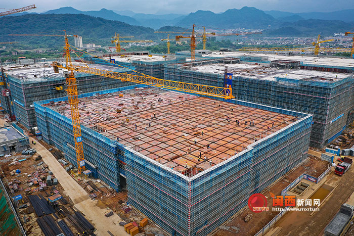 龙岩新兴轻纺工业园项目主体厂房即将封顶