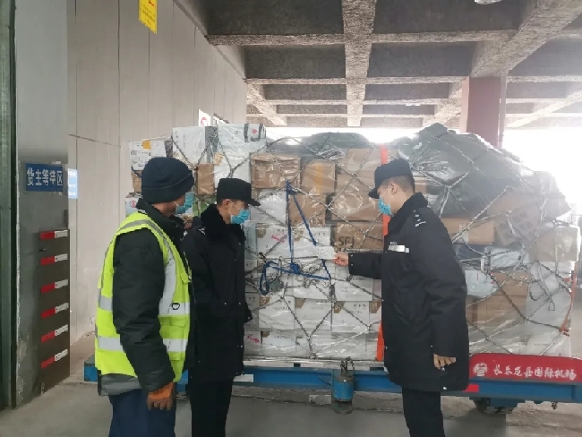 吉林省公安厅机场公安局出暖招办实事助力企业复工复产