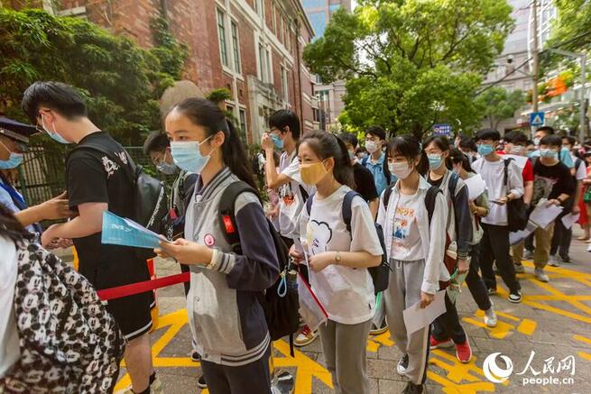 2021年大学入試初日、中国全土の受験生が会場入りする瞬間をキャッチ!_fororder_FOREIGN202106071517000211394750629