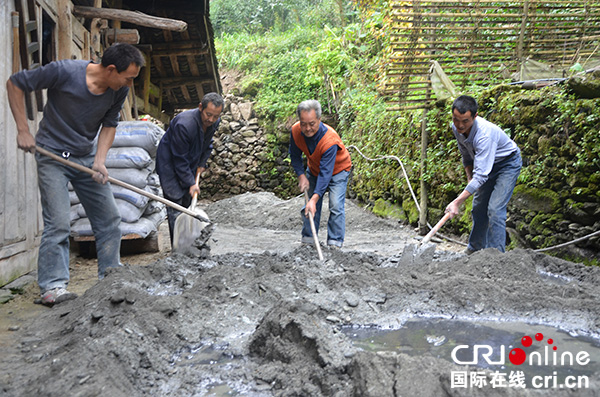 图片默认标题_fororder_院落修建现场-李杨摄