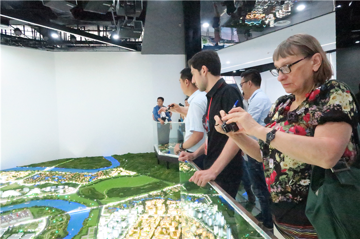 （转载）俄罗斯主流媒体代表走进广深产业园，听广安讲“春天的故事”