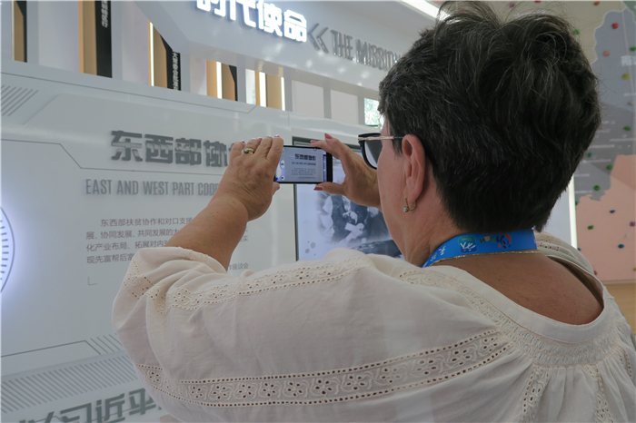 （转载）俄罗斯主流媒体代表走进广深产业园，听广安讲“春天的故事”