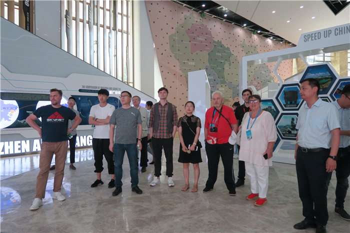 （转载）俄罗斯主流媒体代表走进广深产业园，听广安讲“春天的故事”