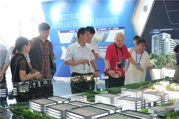 （转载）俄罗斯主流媒体代表走进广深产业园，听广安讲“春天的故事”