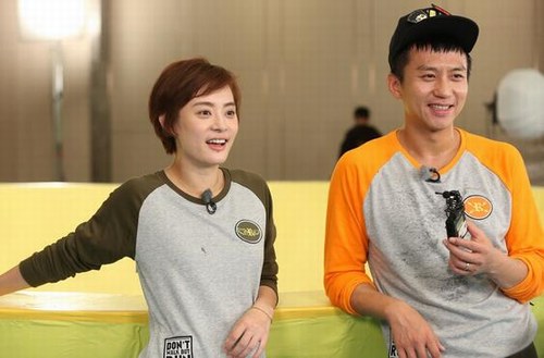 邓超搞怪传授恋爱心经比爱更重要的是包