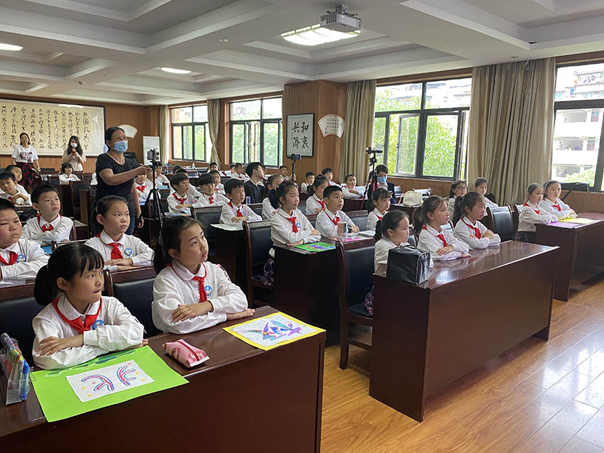 为地球降温 应对气候变化主题科普走进武汉校园