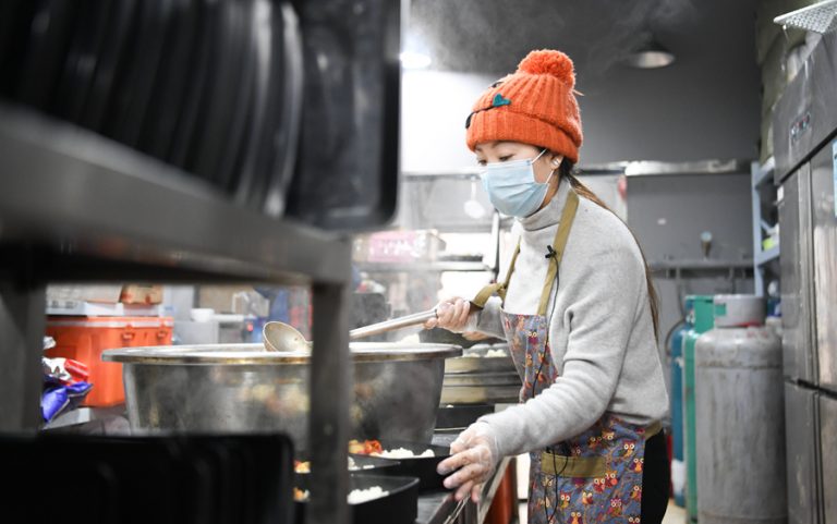 “Medical workers, you save lives, and I cook for you”: Chinese ‘Raincoat Girl’ cooks 20,000 meals for medical staff in Wuhan