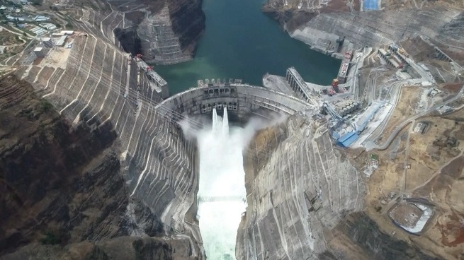 三峡ダムに次ぐ世界第2位の白鶴灘水力発電所 コンクリート注入完了_fororder_N4