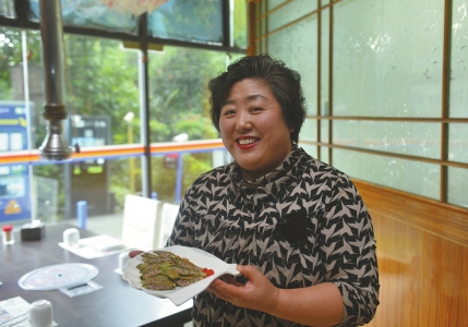 韩国夫妇创业定居成都12年 四川话听力90分