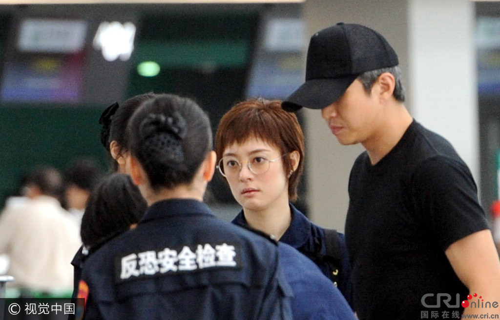 孙俪邓超带儿子等等现身 &quot;娘娘&quot;素颜霸气&quot;开吼”