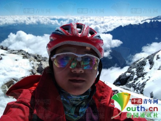 女大学生8天登顶千米雪山 曾只身穿越秦岭摆脱“抑郁症”
