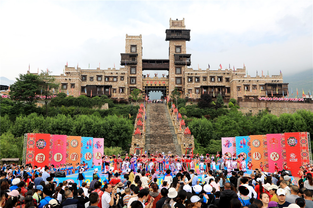 (转载)文旅融合绽芳华 四川茂县开展国家级非遗“瓦尔俄足”展演活动超吸睛