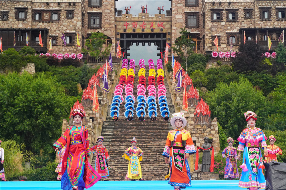 (转载)文旅融合绽芳华 四川茂县开展国家级非遗“瓦尔俄足”展演活动超吸睛
