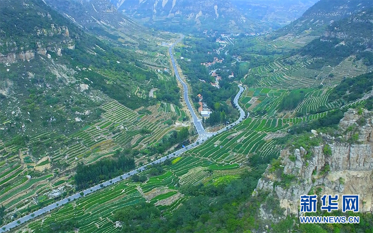 沿着高速看中国|红色之旅“发车” 看乡村巨变