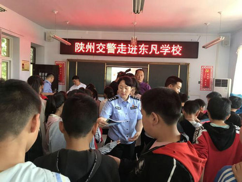 【河南供稿】三门峡市陕州区交警大队开展交通安全进校园宣传活动