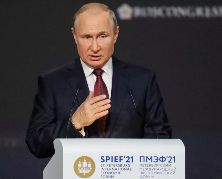 俄罗斯总统普京当地时间4日在圣彼得堡国际经济论坛上发言