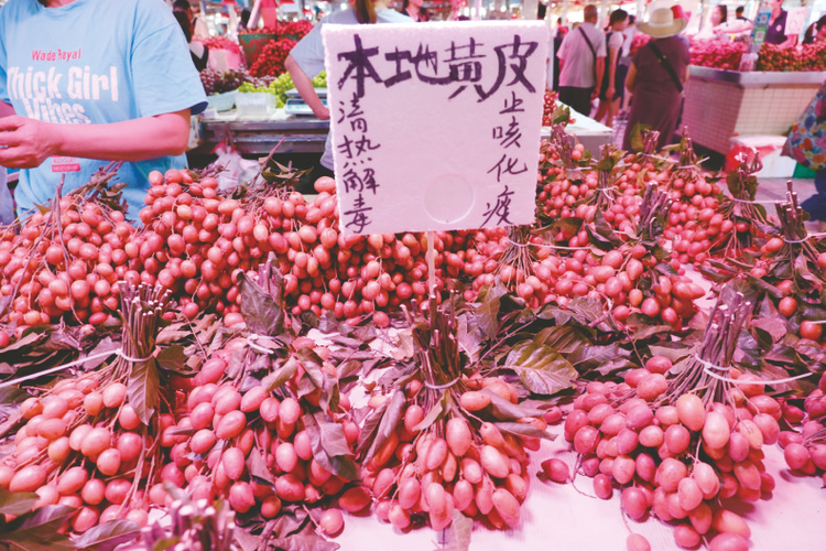 广西本地产水果大规模上市 荔枝西瓜占"C位"
