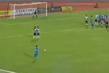 这弧线根本不科学!卡洛斯看后也得跪服(gif)
