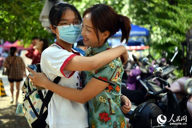 2021年大学入試初日、中国全土の受験生が会場入りする瞬間をキャッチ!_fororder_FOREIGN202106071517000221354952915