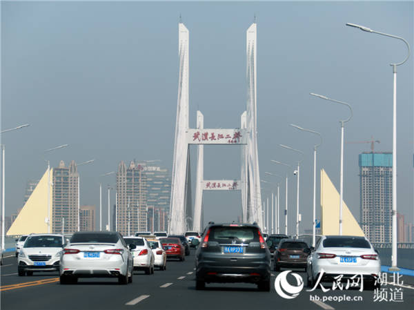 封鎖解除から1週間で武漢からまたは武漢へ移動した人の数66万1000人に