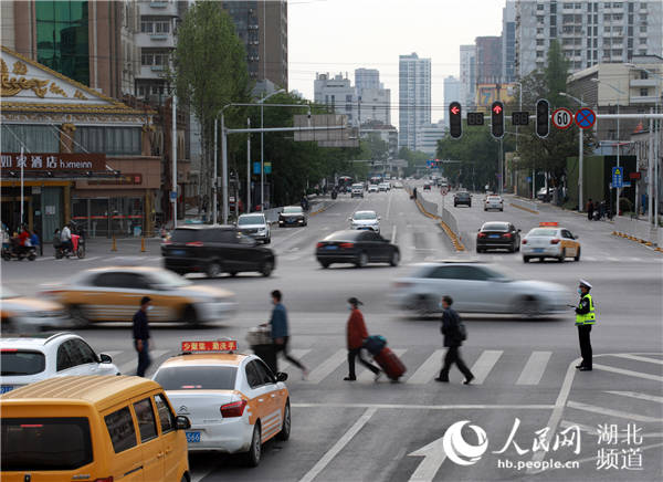 封鎖解除から1週間で武漢からまたは武漢へ移動した人の数66万1000人に