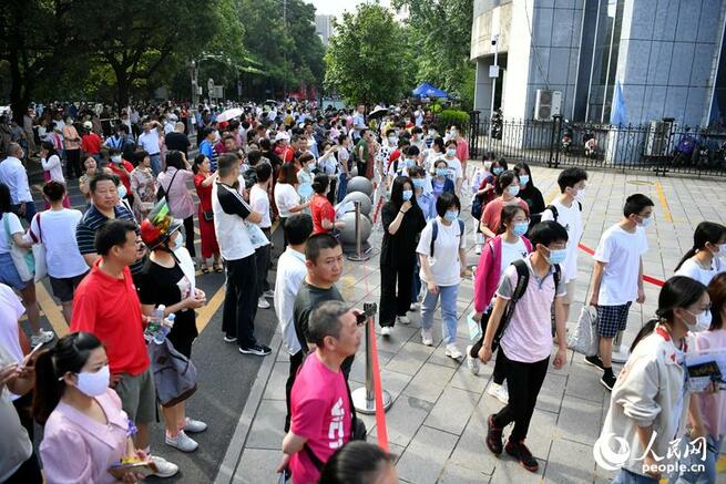 2021年大学入試初日、中国全土の受験生が会場入りする瞬間をキャッチ!_fororder_FOREIGN202106071517000225349490124