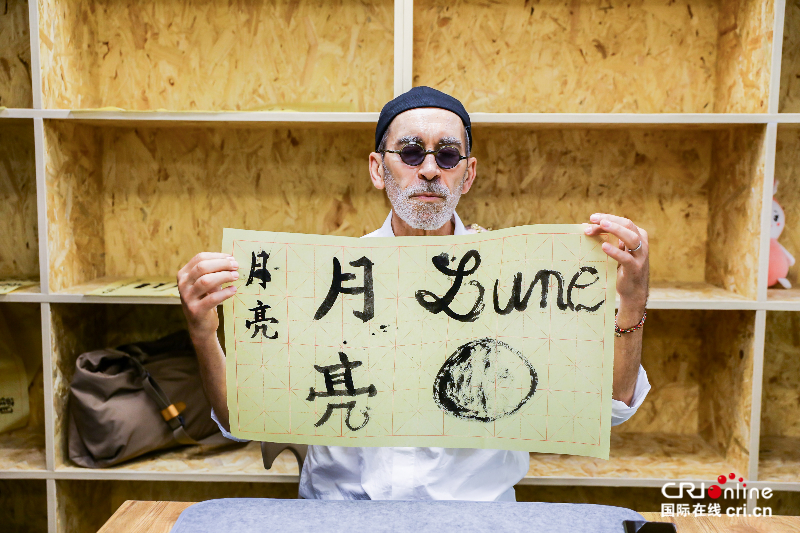 In Pics: Foreign Online Influencers Experience Cultural Activities at "Guangyi Plus" Public Culture Center_fororder_法国大V