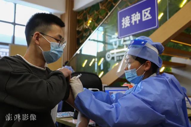 专访张文宏：打疫苗去，否则真要吃亏