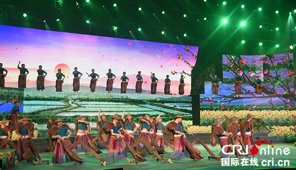 图片默认标题_fororder_歌舞《犁地-播种》表演（摄影-徐琴）