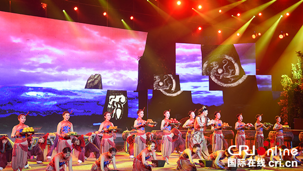 图片默认标题_fororder_歌舞《祝福》表演（摄影-徐琴）