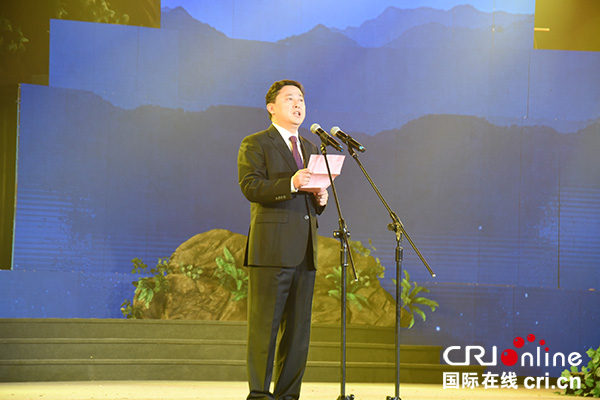 图片默认标题_fororder_巴中市委书记罗增斌致词（摄影-徐琴）