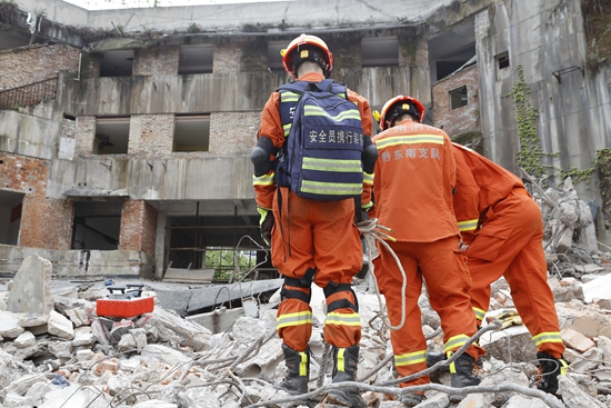 【OK 图说有修改】实战！贵州省黔东南州消防救援支队开展 地质灾害实战救援演练