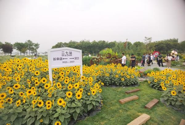 河南首届花境竞赛在郑州龙湖湿地公园开幕