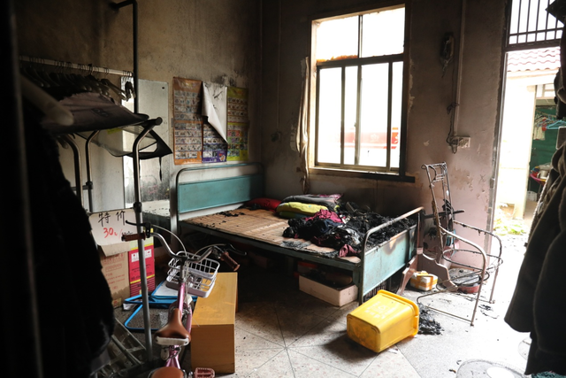 江西大余消防救援大队:为民办实事 小型火灾事故现场变成警示教育会 江西大余消防救援大队:为民办实事 小型火灾事故现场变成警示教育会_fororder_图片5