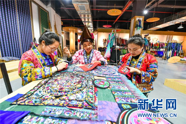 ミャオしゅうからチベットじゅうたんまで、伝統文化には魅力がいっぱい