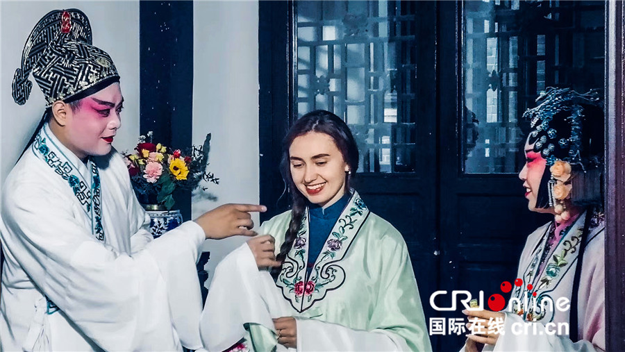（老外说•我在中国过端午）爱上中国诗的俄罗斯姑娘_fororder_3