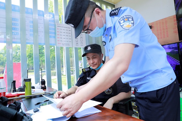 【原创】重庆市高新区警方多警联动全力护航中考