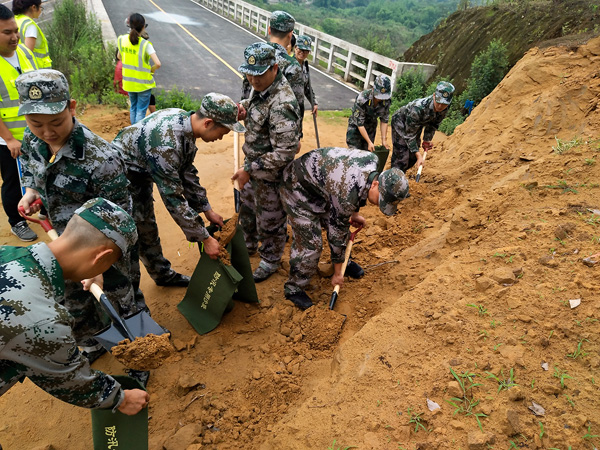 图片默认标题_fororder_3模拟救援现场