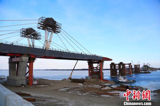 中俄黑龙江大桥31年“跨江牵手”铺坦途