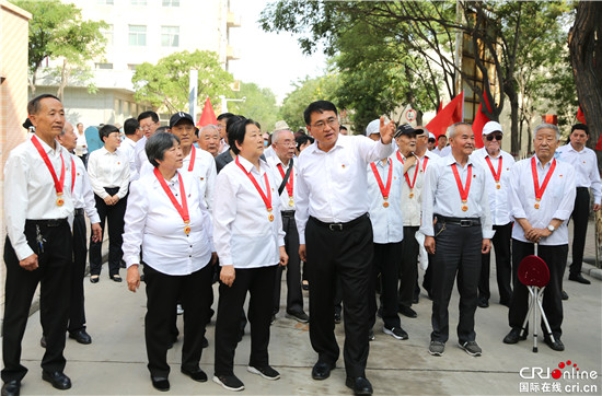 【城建频道2019新 要闻列表】石嘴山市大武口区举行“光荣在党50年”纪念章颁发仪式暨宁夏工业纪念馆揭牌仪式_fororder_1563595262_副本