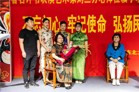 鞍山岫岩东北大鼓第四代传人于晓霞开山收徒 刘兰芳莅临现场_fororder_大鼓