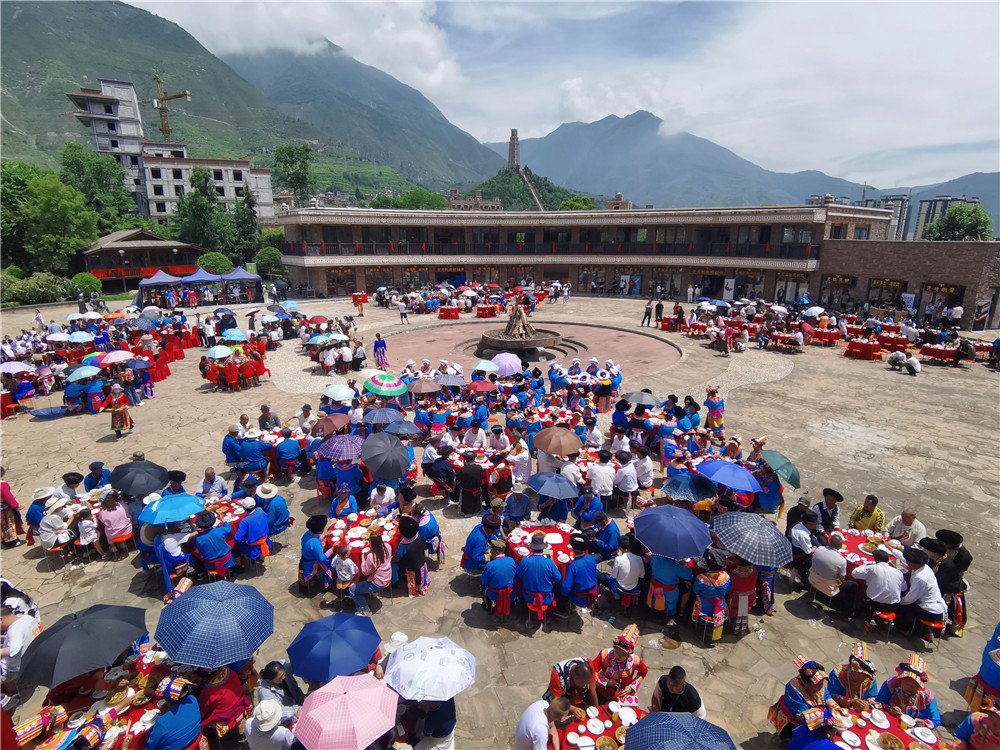 (转载)文旅融合绽芳华 四川茂县开展国家级非遗“瓦尔俄足”展演活动超吸睛