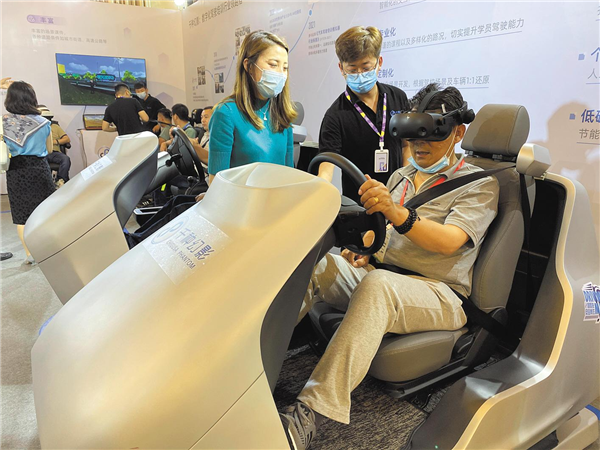 VR智能模拟器 AI智能教练车 新业态登陆湖北驾培市场_fororder_01