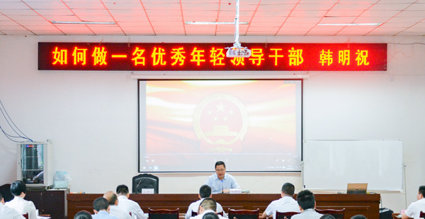 图片默认标题_fororder_韩明祝为学员上课