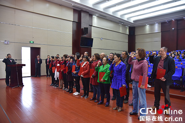 图片默认标题_fororder_射洪县人民法院副院长赵勇带领人民陪审员集体宣誓