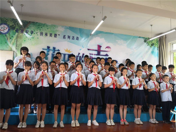 图片默认标题_fororder_竖笛合唱比赛现场（成都市天回第二实验小学校-供图）