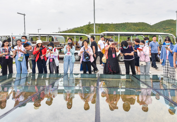 （原创）【网络媒体革命老区行】废弃矿区变身生态公园 武安“城市伤疤”披绿重生_fororder_3